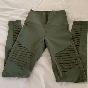 Alo Yoga High waisted Olive Green leggings